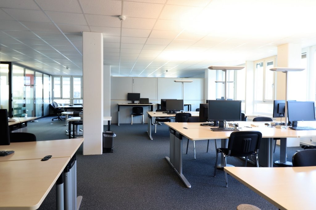 707m² office