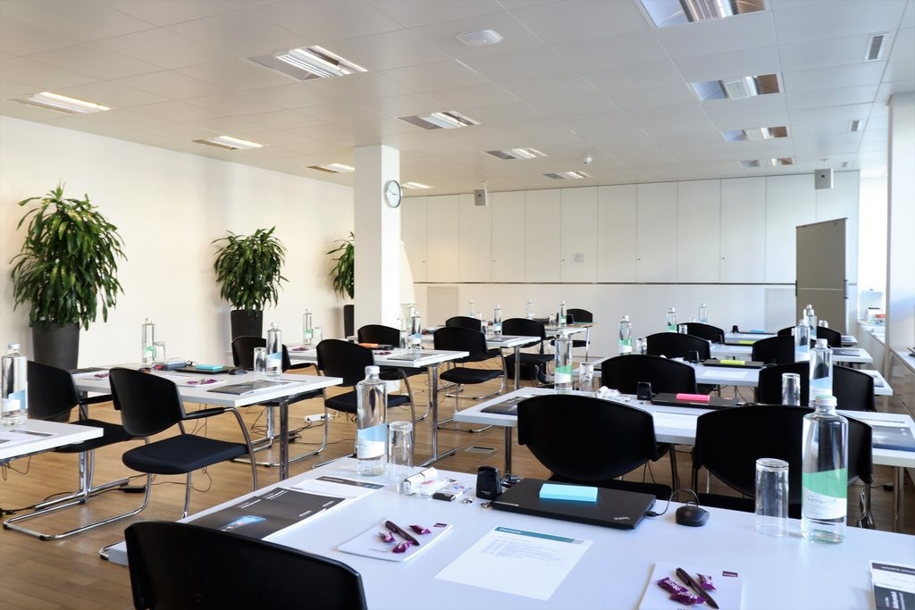 707m² office