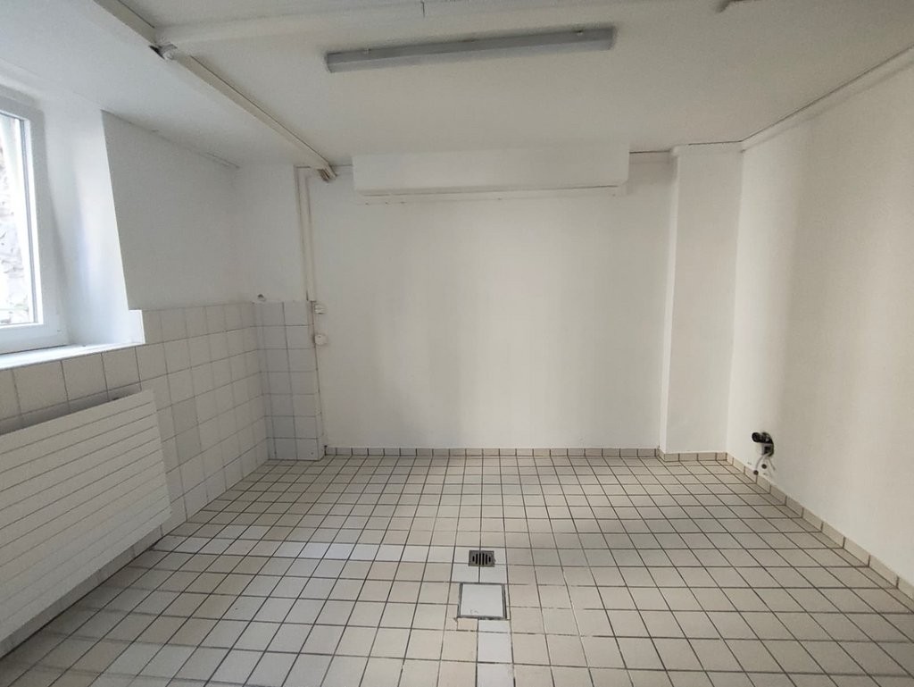94m² commercial