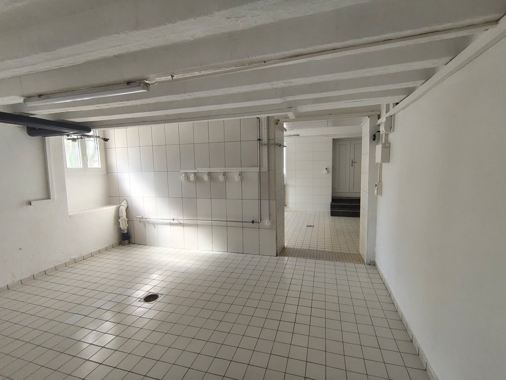 94m² commercial