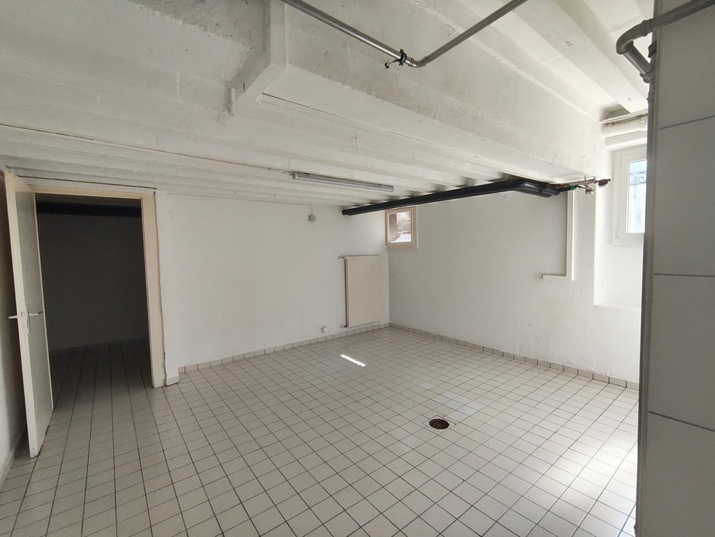 94m² commercial
