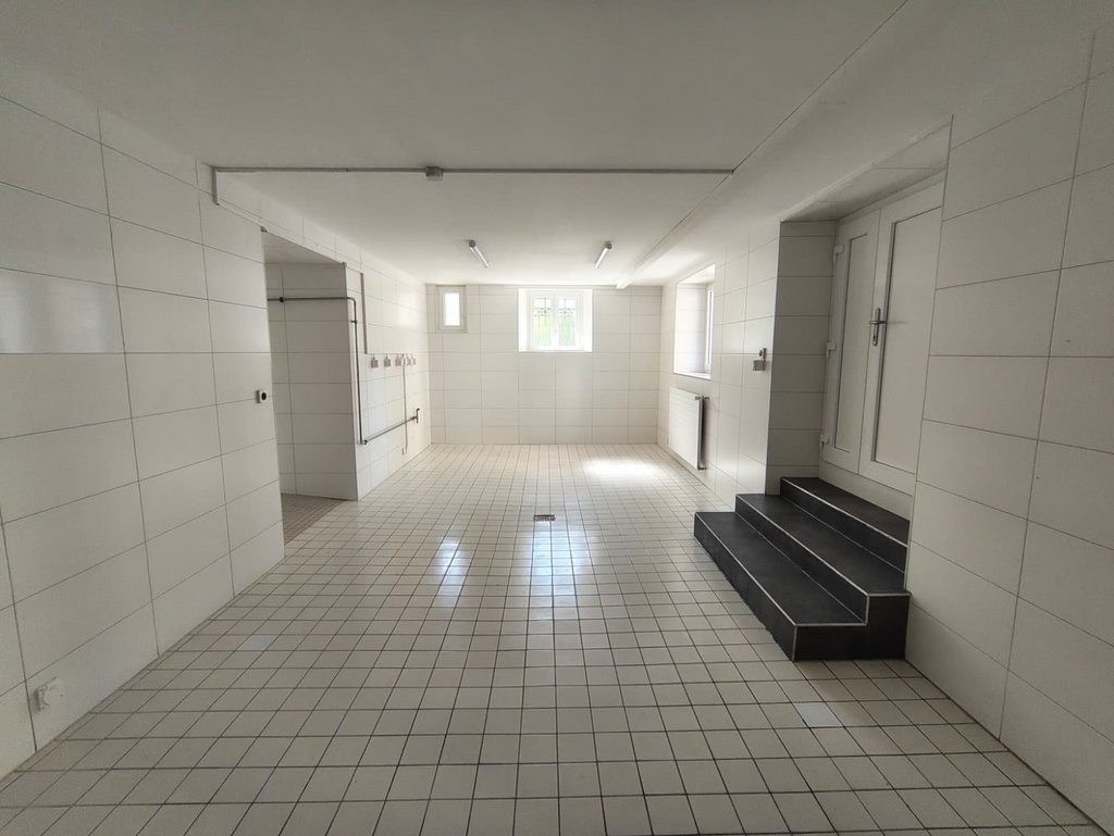 94m² commercial