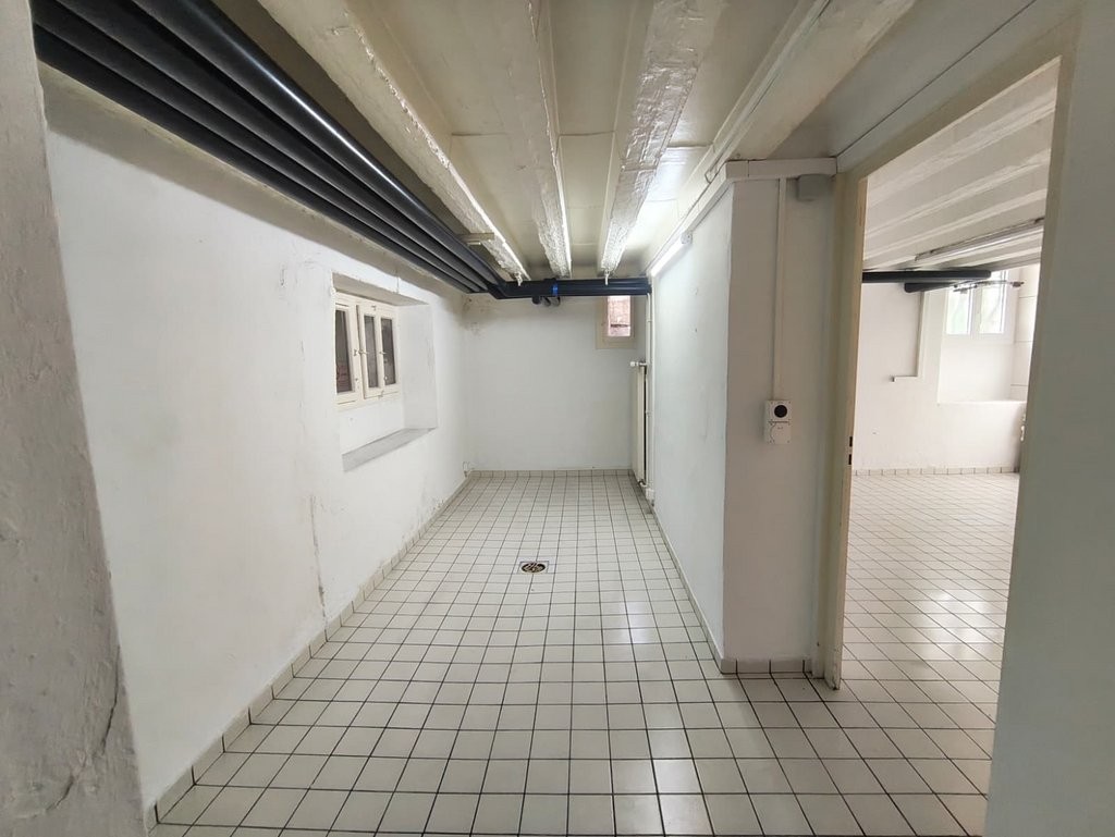 94m² commercial