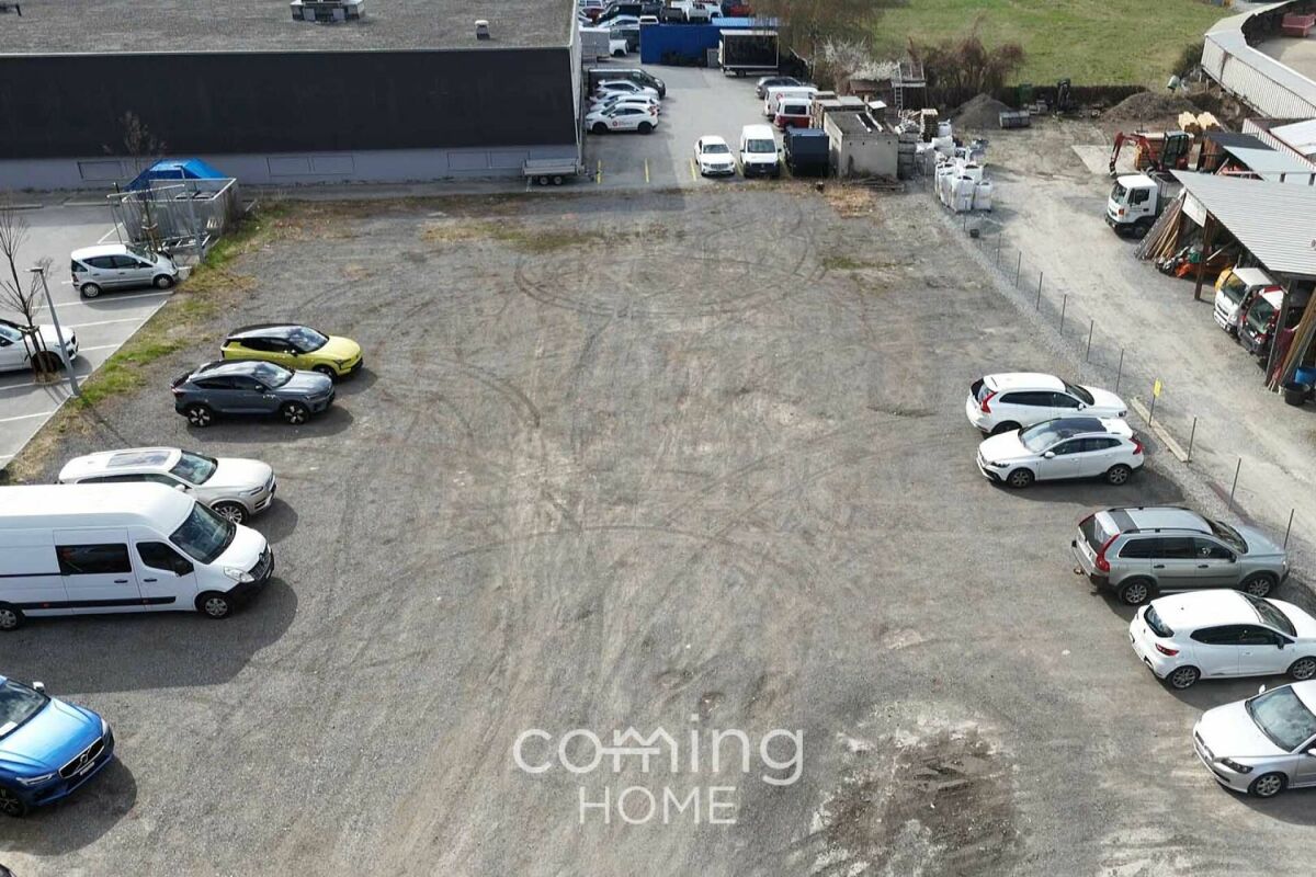 Commercial land