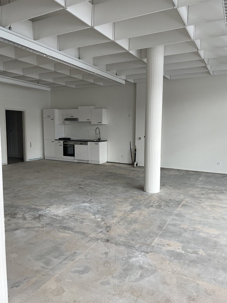 165m² shop
