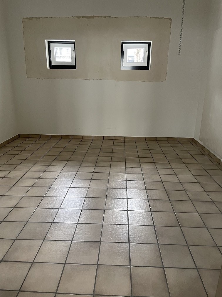 165m² shop