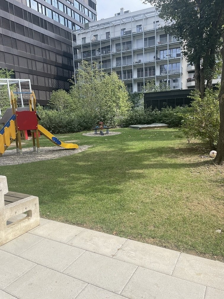 165m² shop