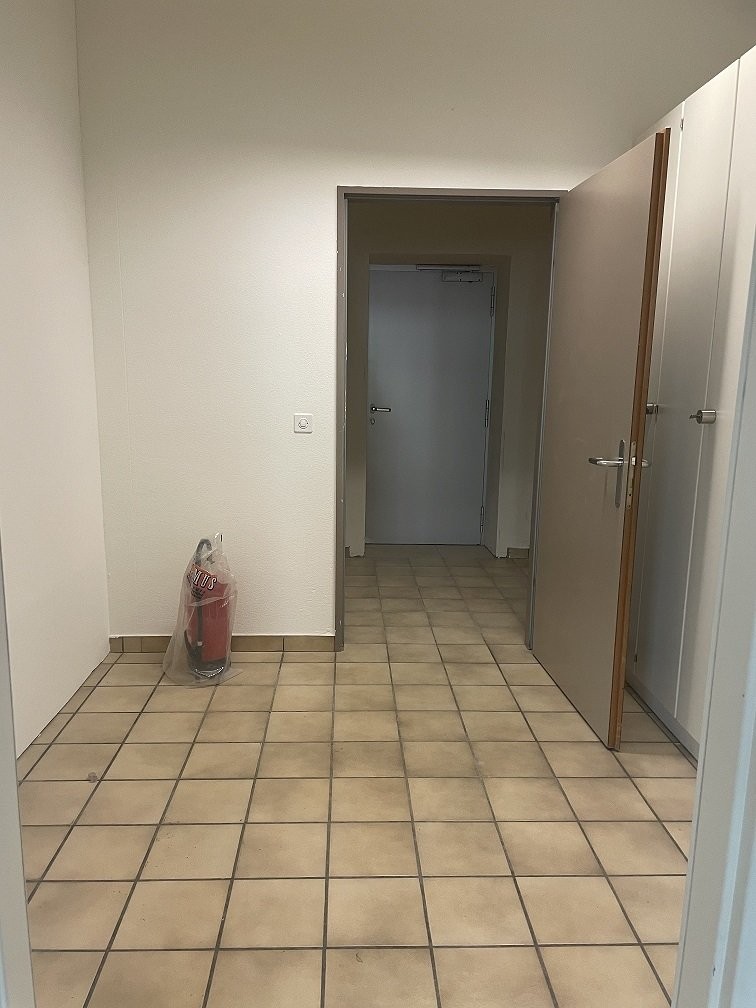 165m² shop