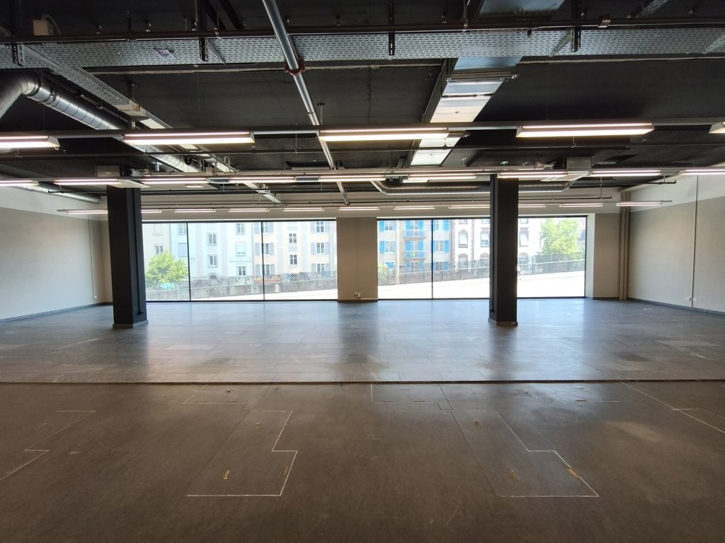 310m² shop