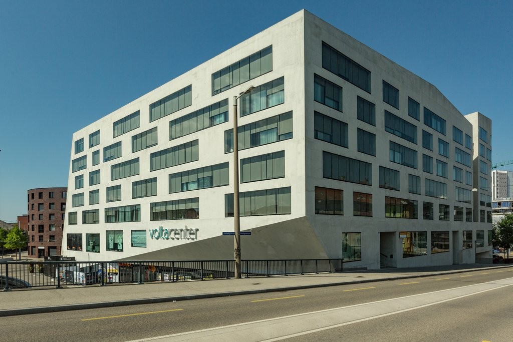 310m² shop