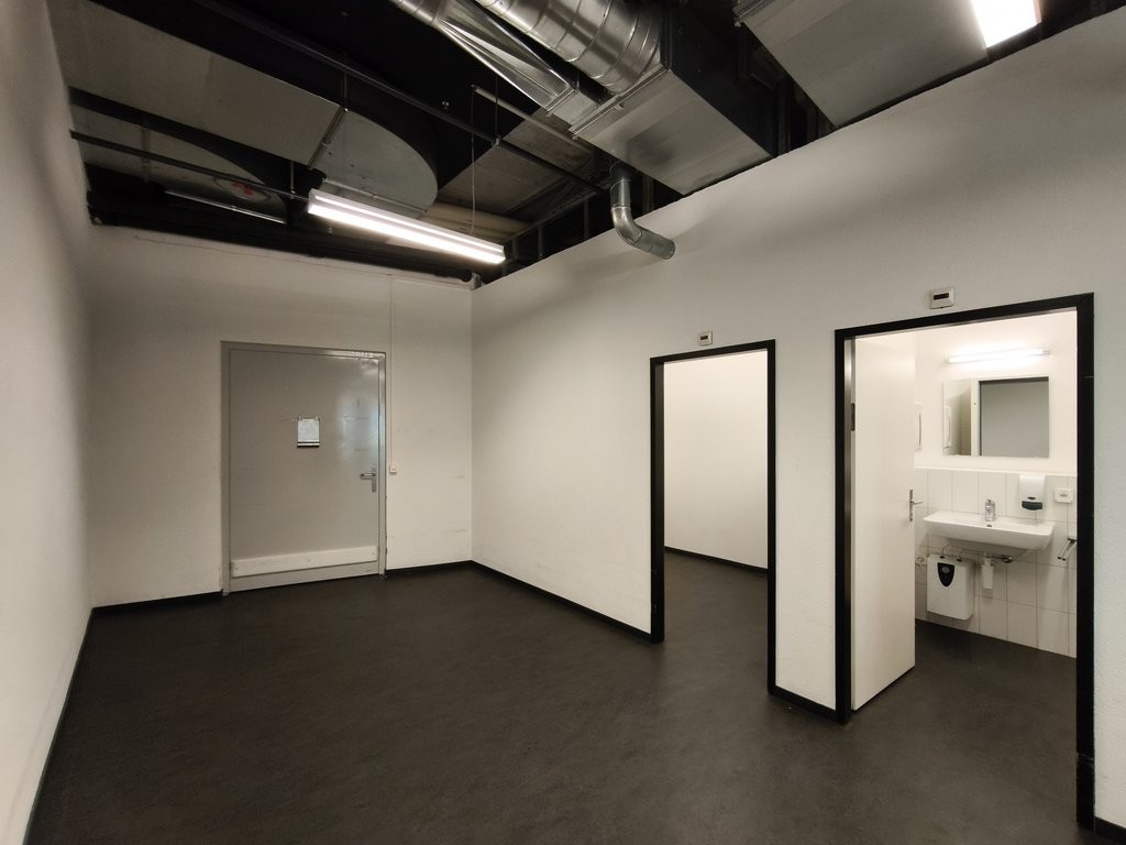 310m² shop