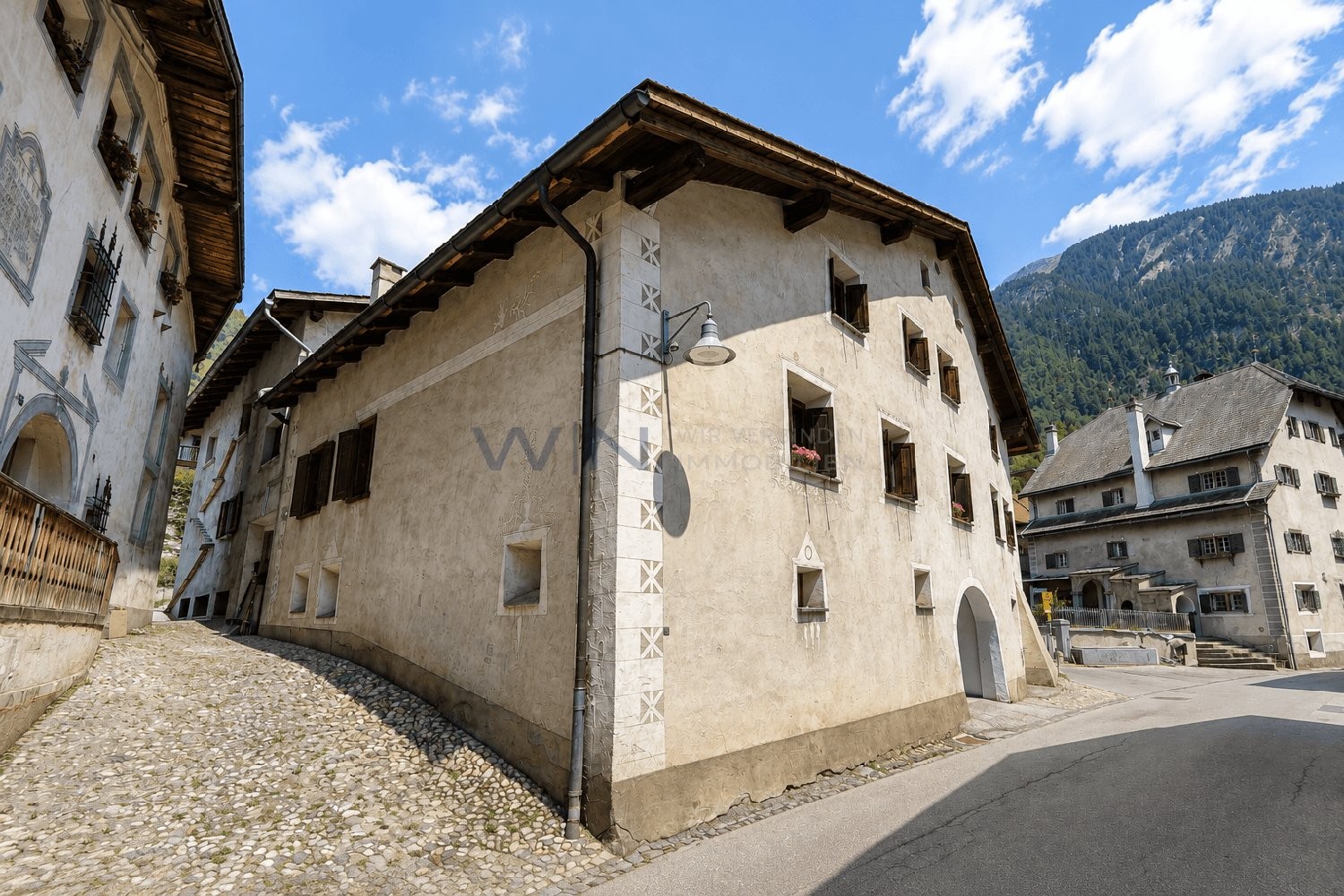Casa plurifamiliare da 19 ½ locali, foto 2 di 10