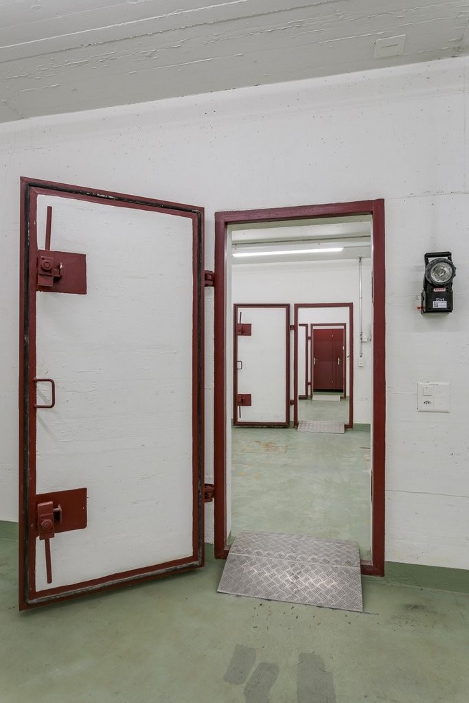 310m² storage room