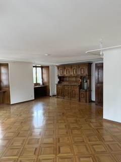 5 rooms apartment