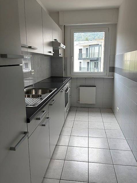 Appartement de 3 ½ pièces

Spacieux 3.5 pièces, au 6ème étage, composé d'un couloir avec armoire murale, cuisine séparée, séjour avec terrasse, 2 chambres à coucher, salle de bain, WC et cave.
Loyer mensuel CHF 895.00 + 200.00 acc. frais mensuels
Places de parc extérieures CHF 50.00