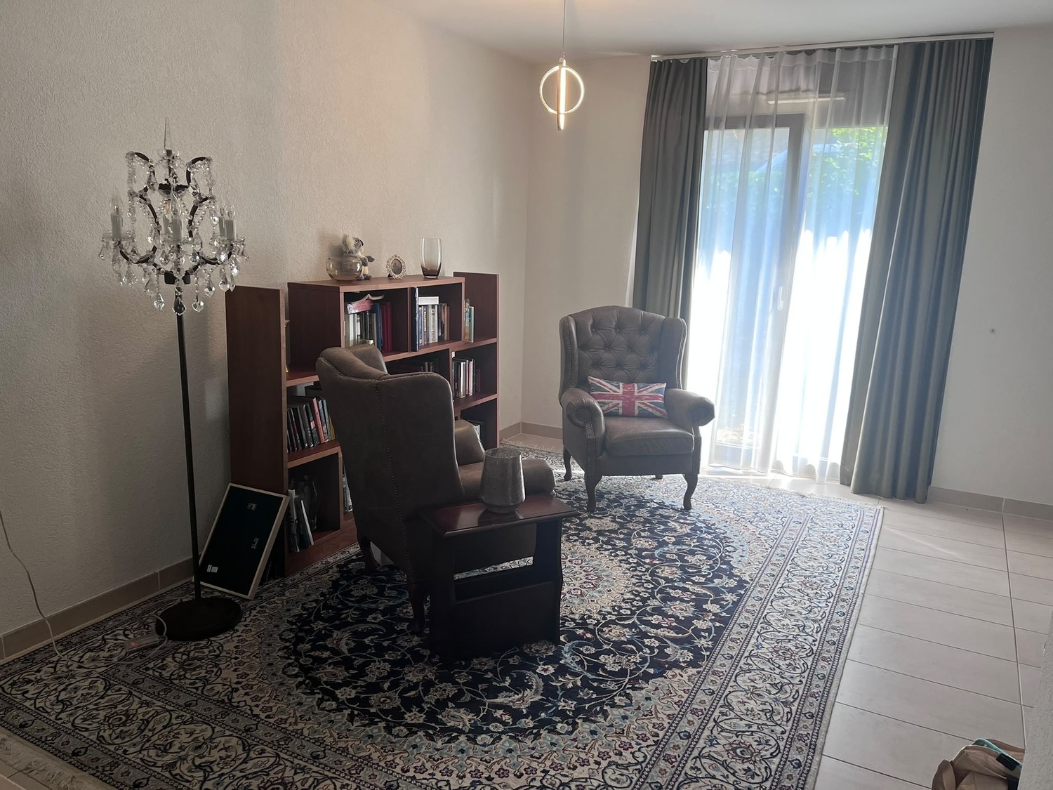 5 rooms apartment