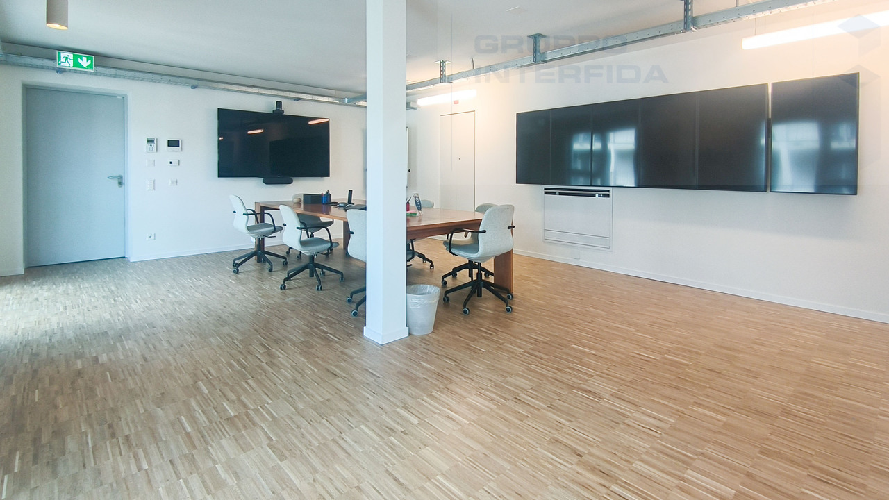 372m² office