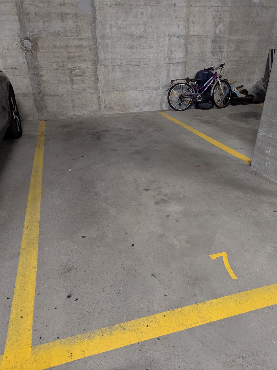 Unterirdischer Parkplatz, Foto 1 von 4
