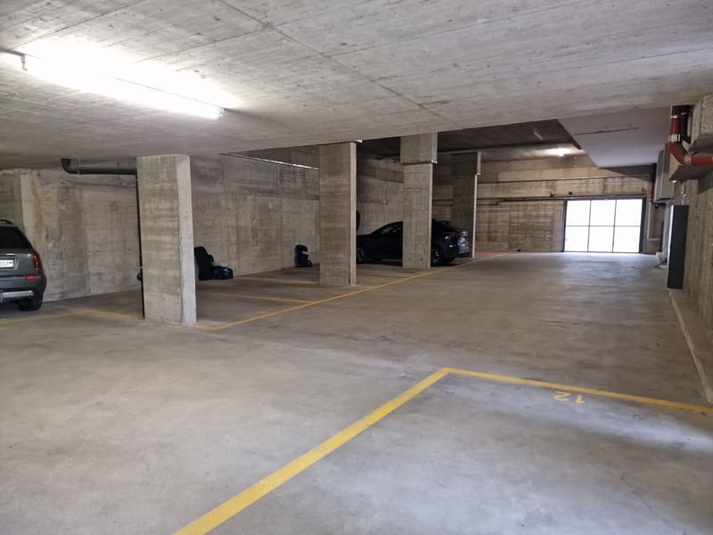 Unterirdischer Parkplatz, Foto 2 von 4