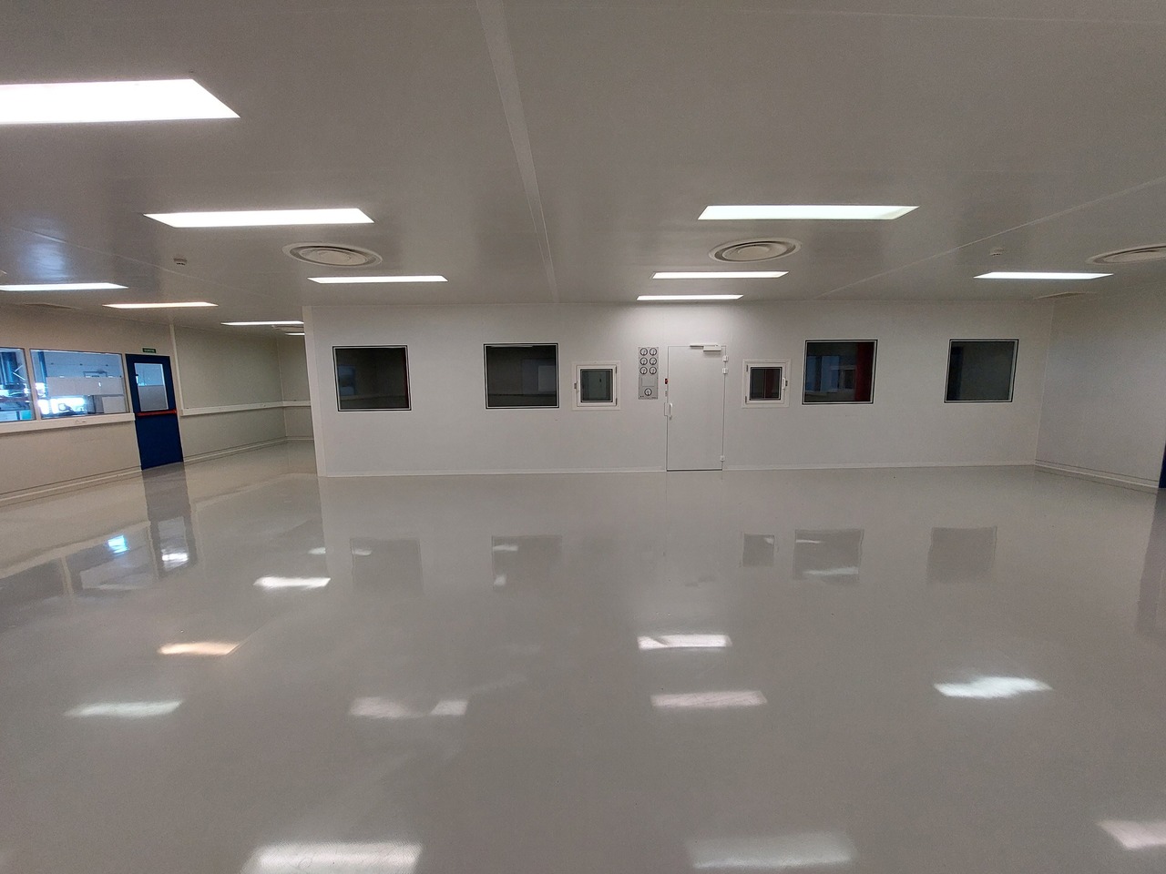 350m² Labor