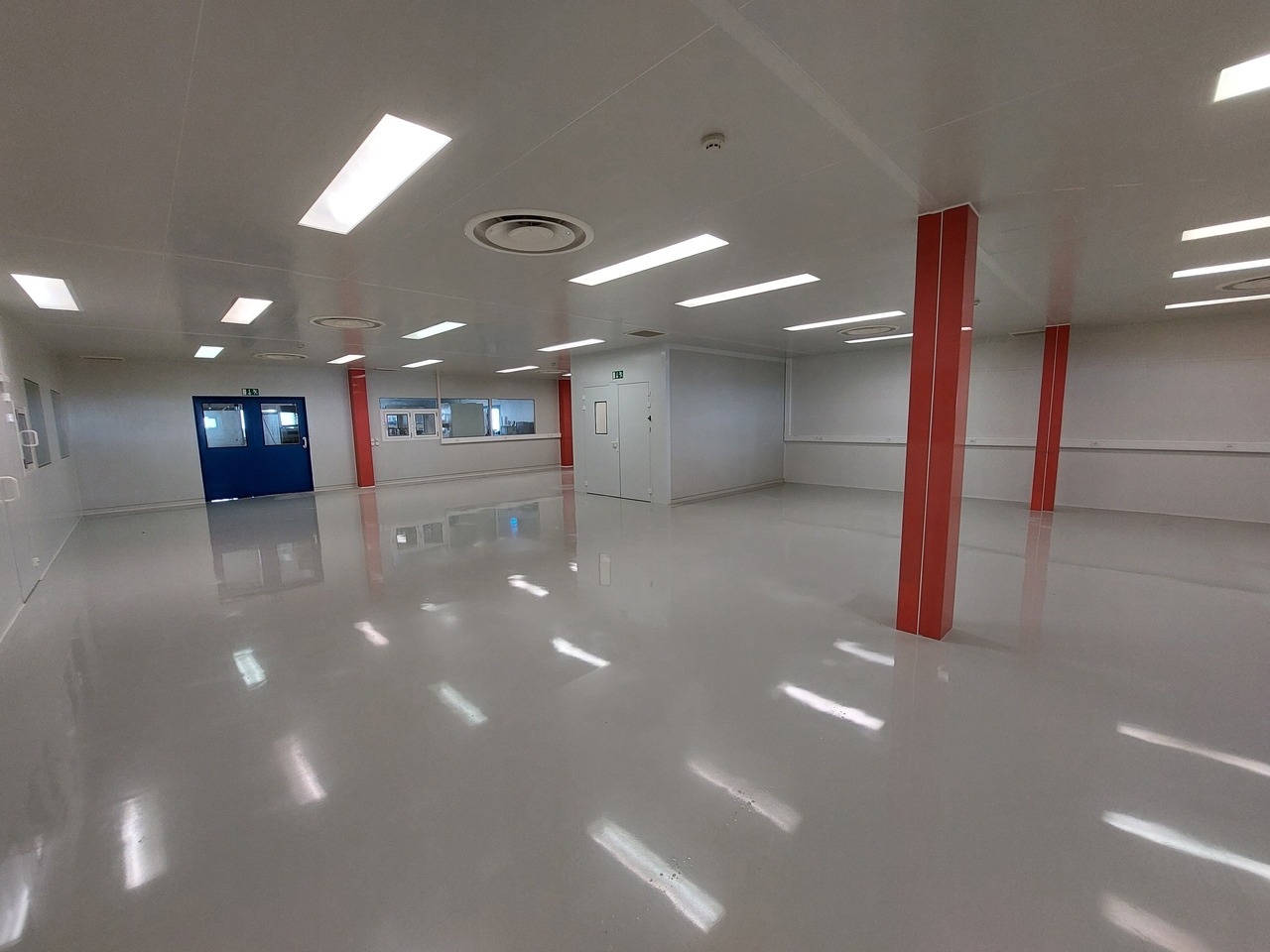 350m² Labor