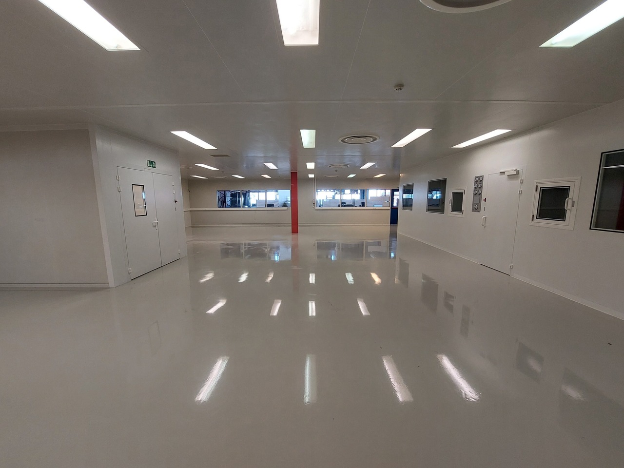 350m² Labor