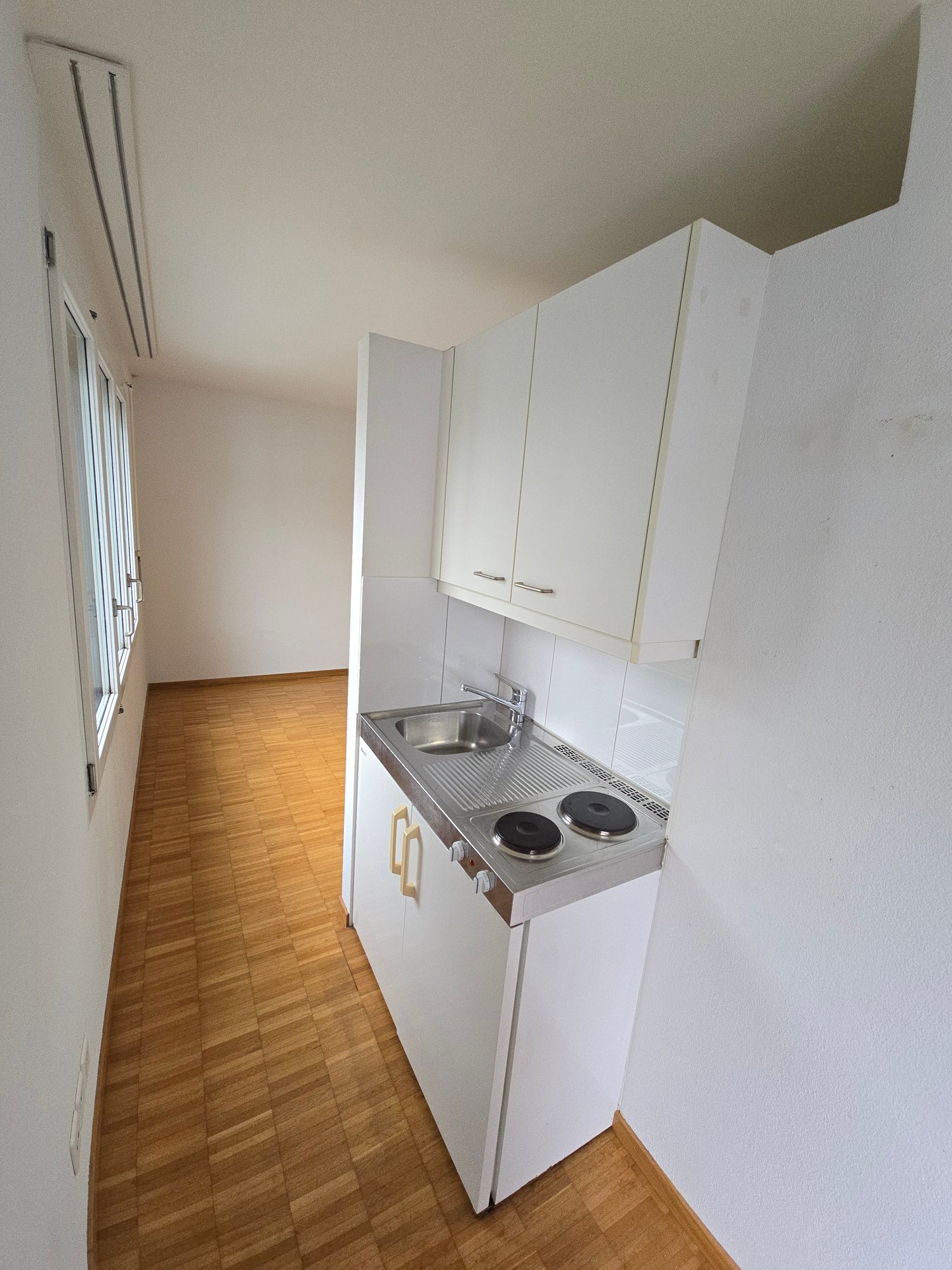 1 room studio, Foto 3 von 8