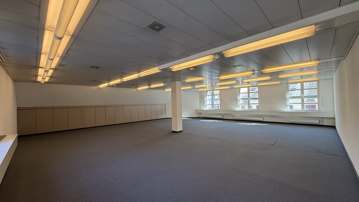 117m² office