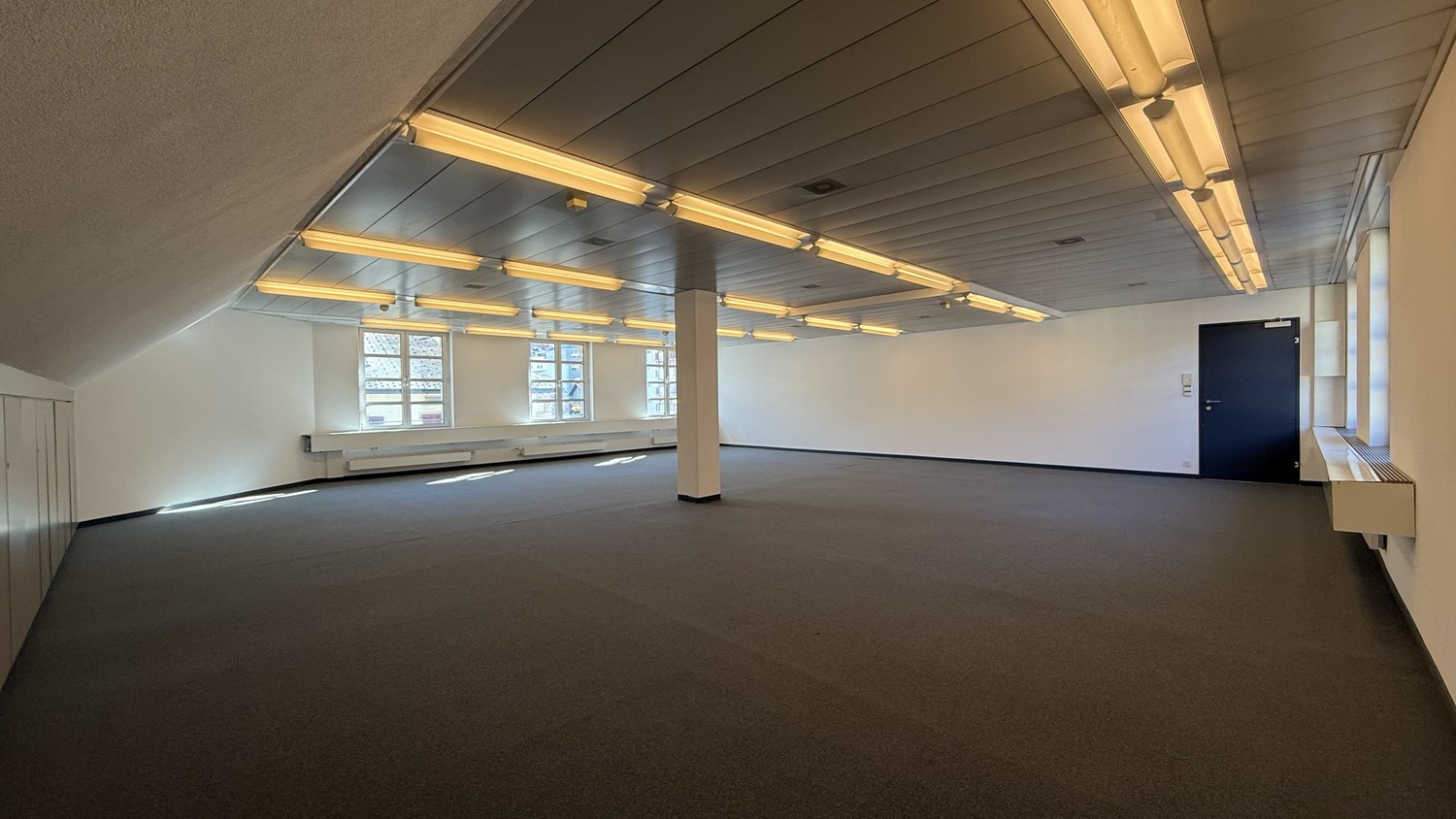 117m² office