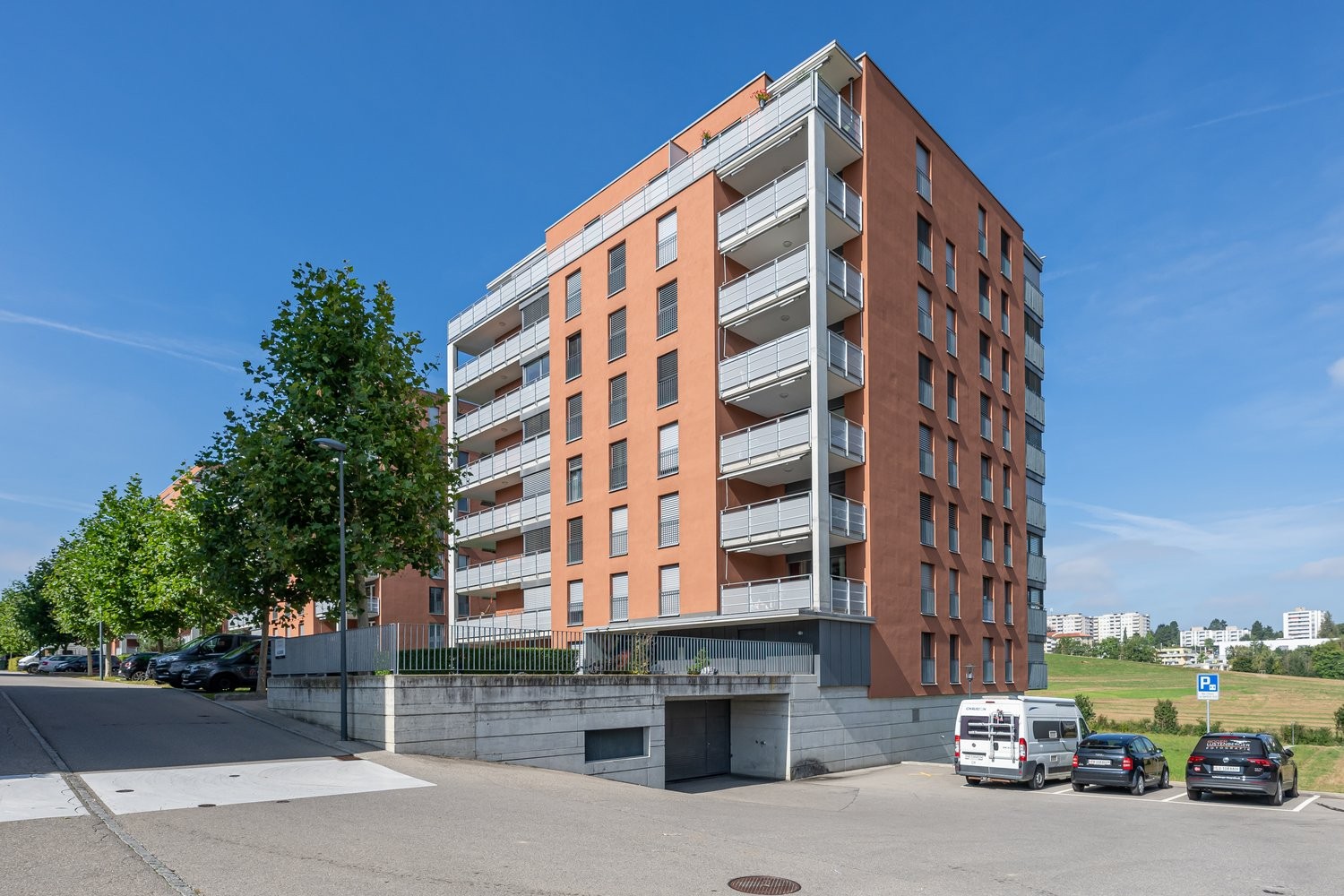 Unterirdischer Parkplatz, Foto 1 von 2