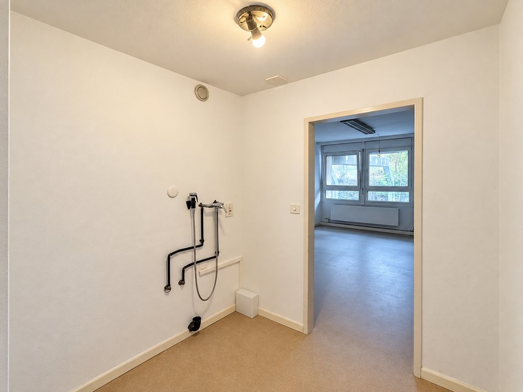 25m² storage room