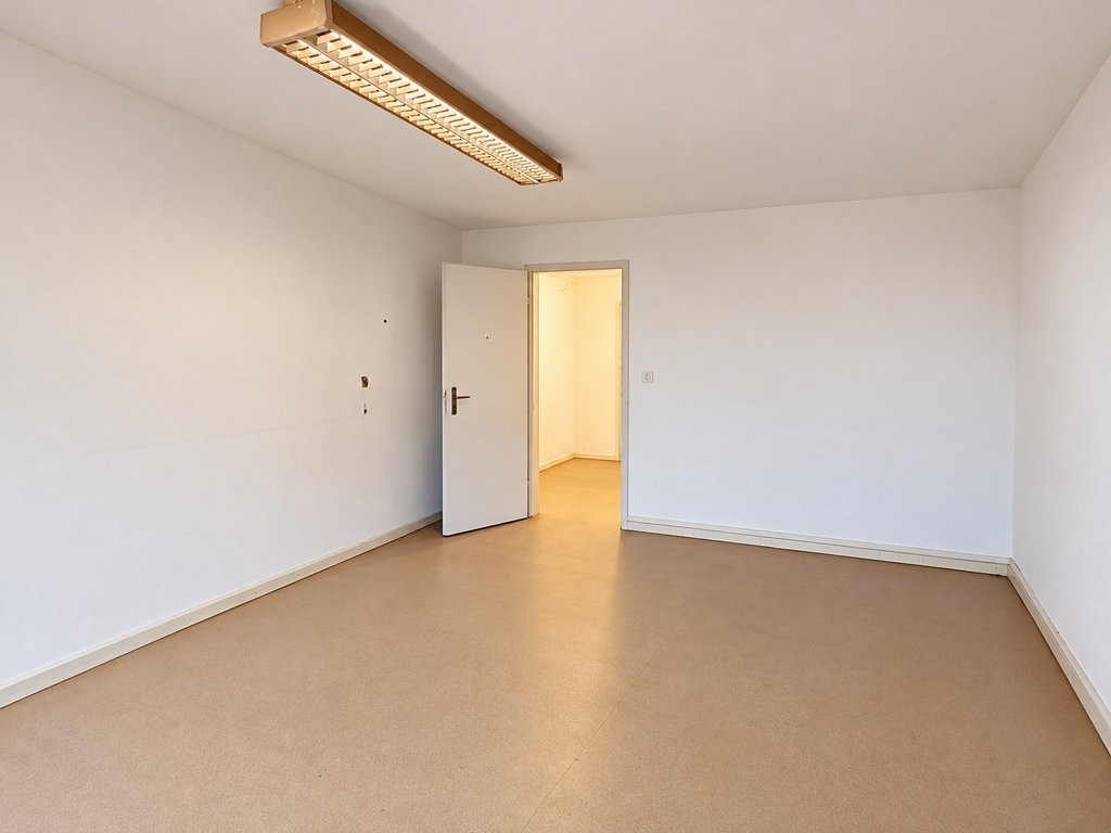 25m² storage room