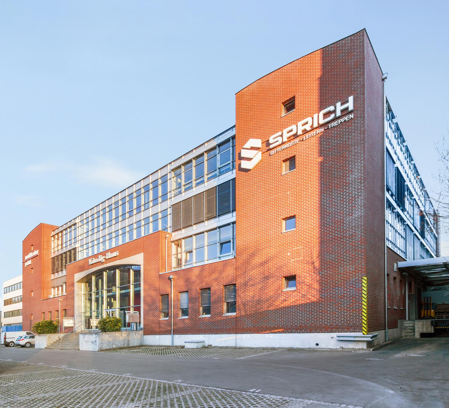 1111m² commercial