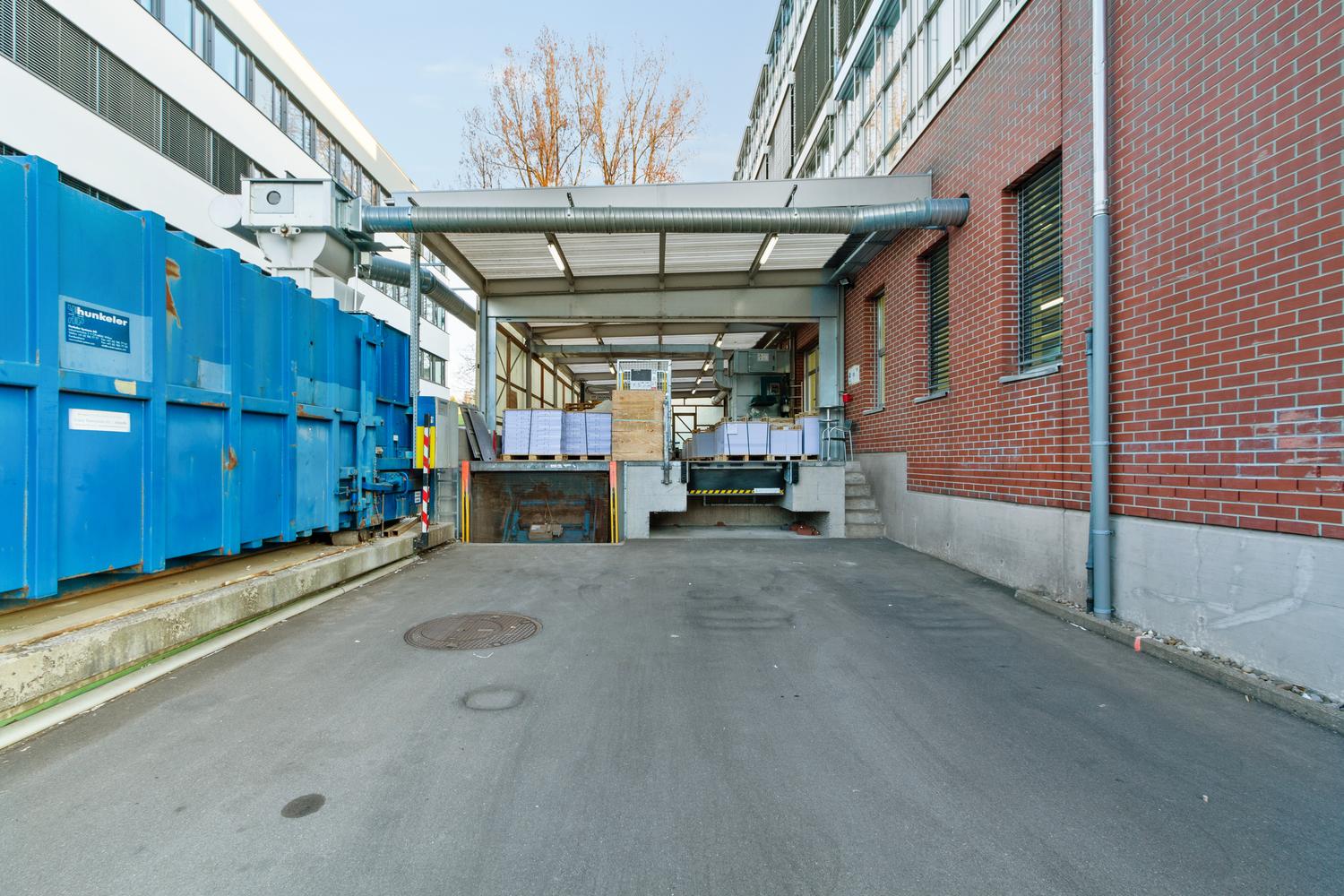 1111m² commercial