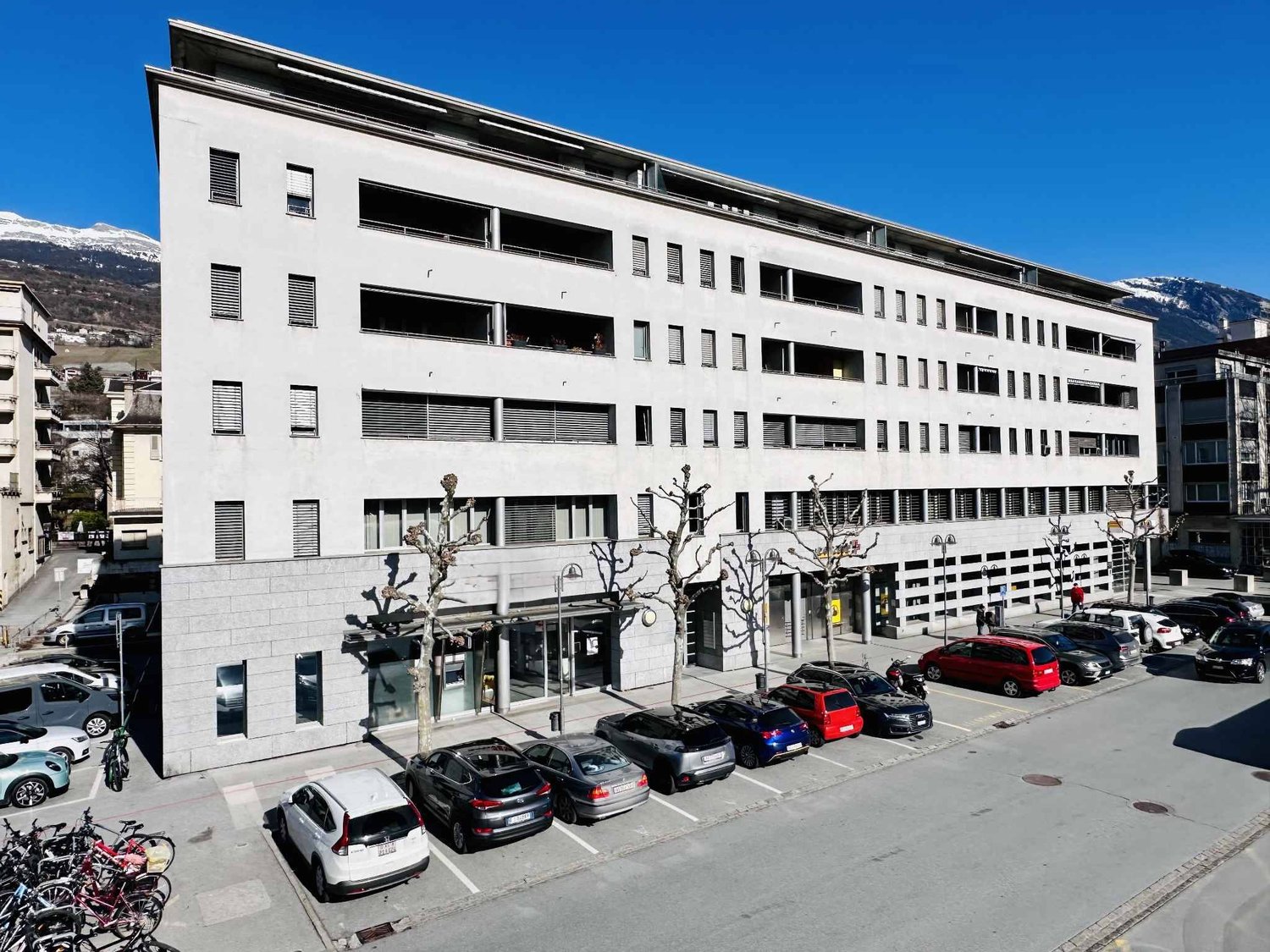 177m² arcade
