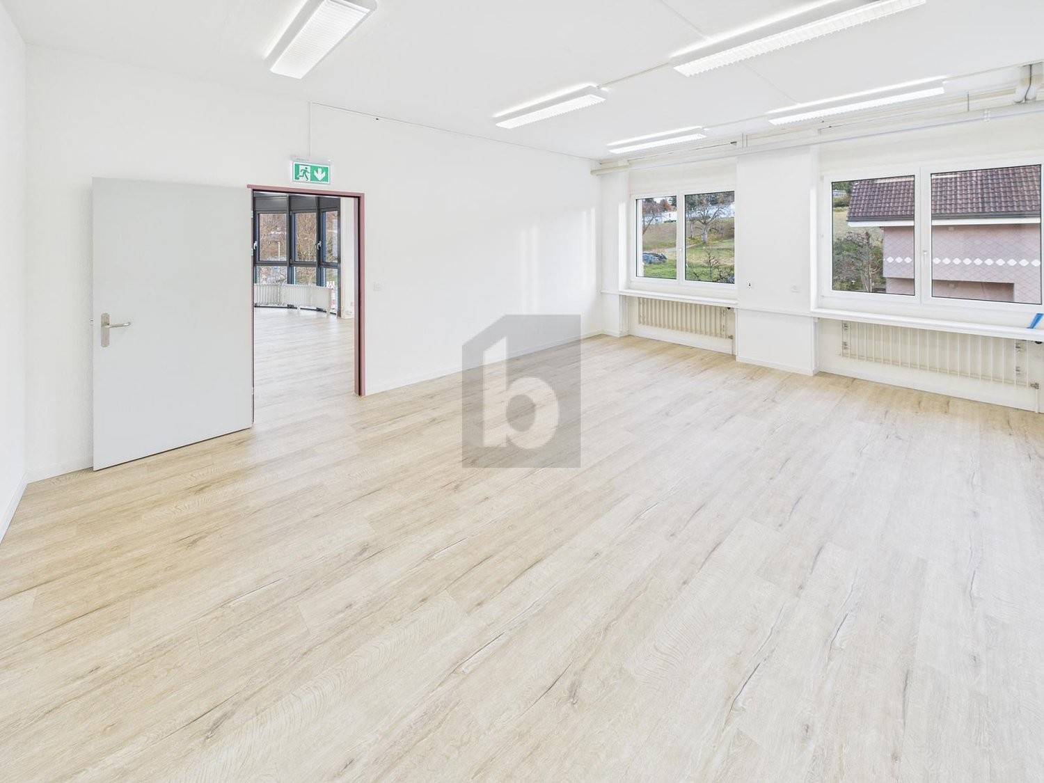64m² office