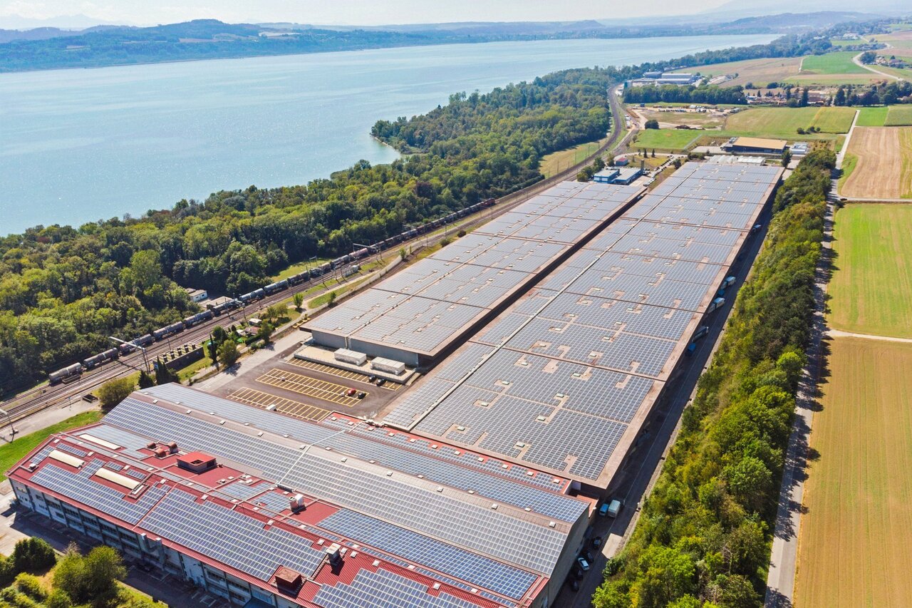 2200m² storage room