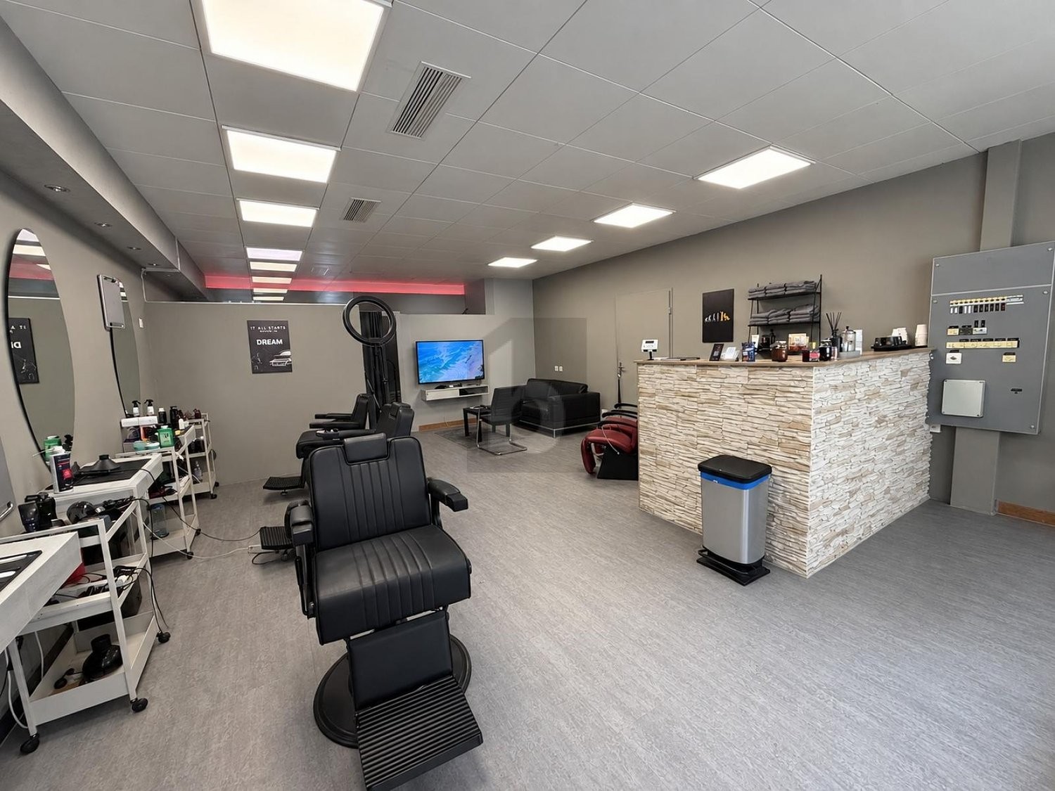 37m² shop