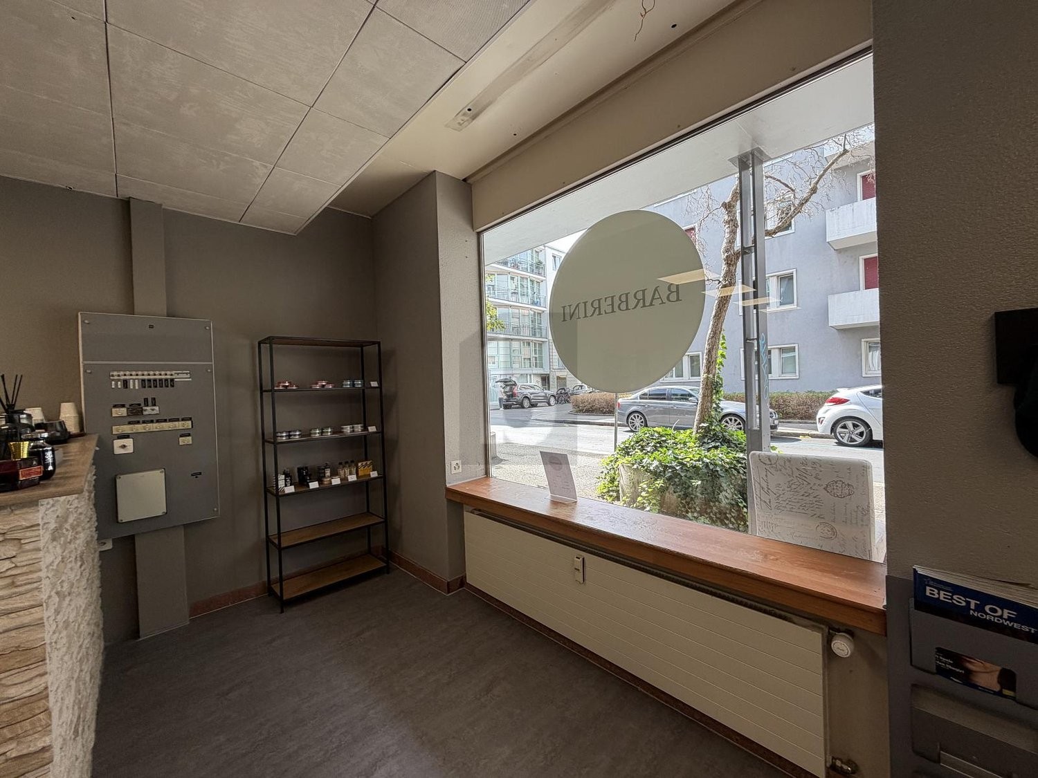 37m² shop