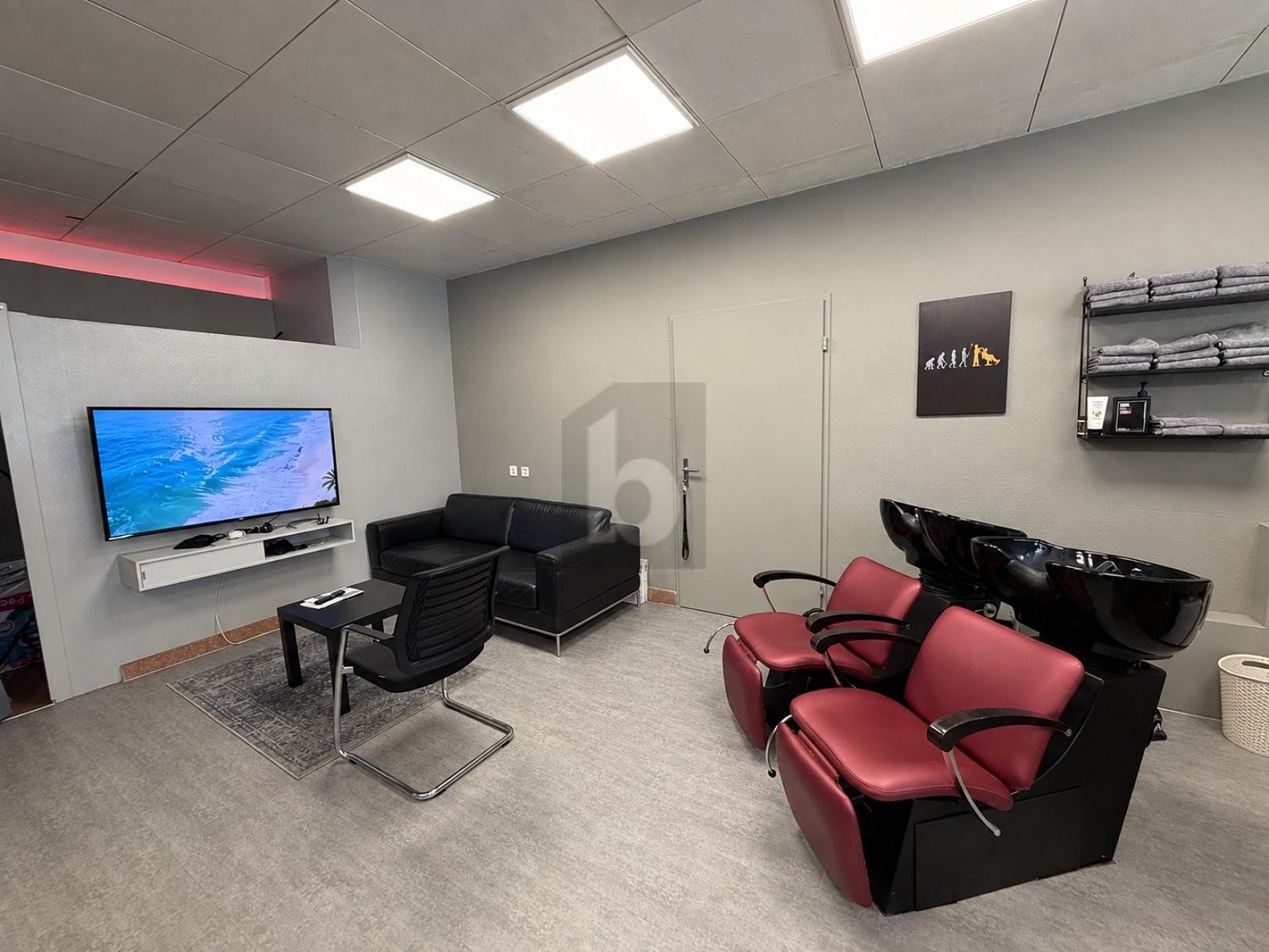 37m² shop