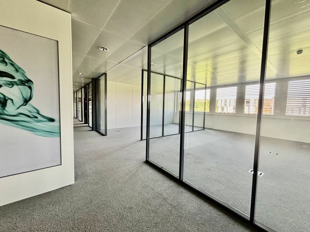 350m² office