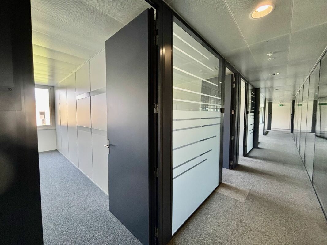 350m² office