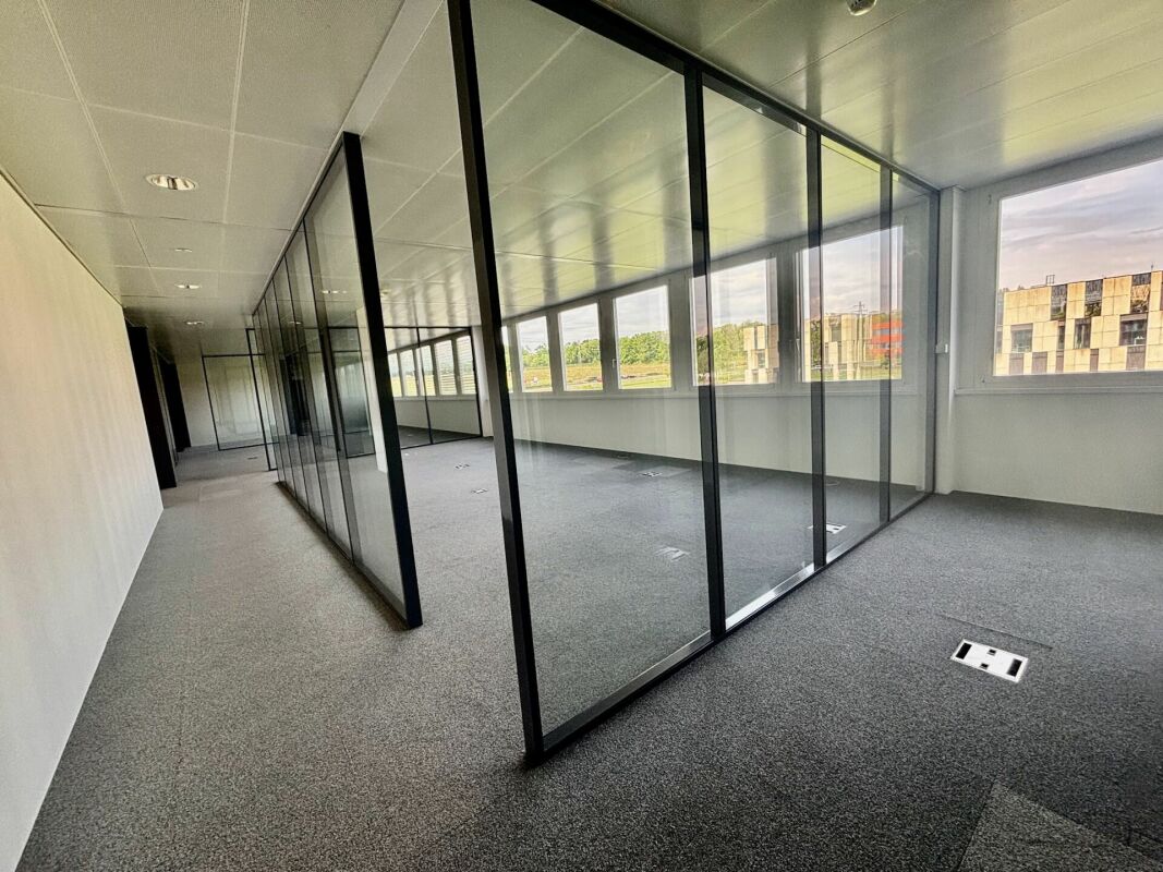 350m² office