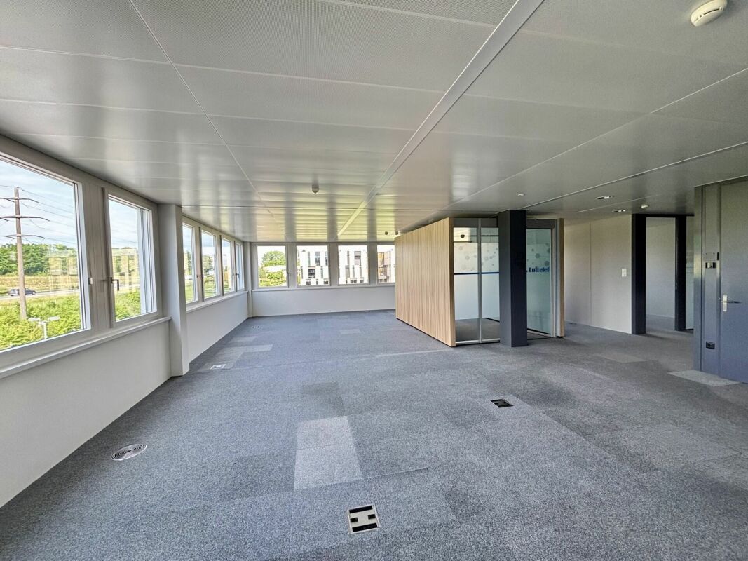 350m² office