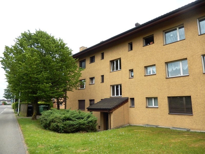 Appartement de 2 ½ pièces

Un emplacement calme dans un joli lotissement.

\- Parquet dans tout l'appartement
\- Cuisine avec lave-vaisselle
\- Salle de bain avec double lavabo
\- Débarras pratique
\- Terrasse
\- Cave
\- Environnement verdoyant avec parc et aire de jeux
\- Arrêt de bus à proximité
\