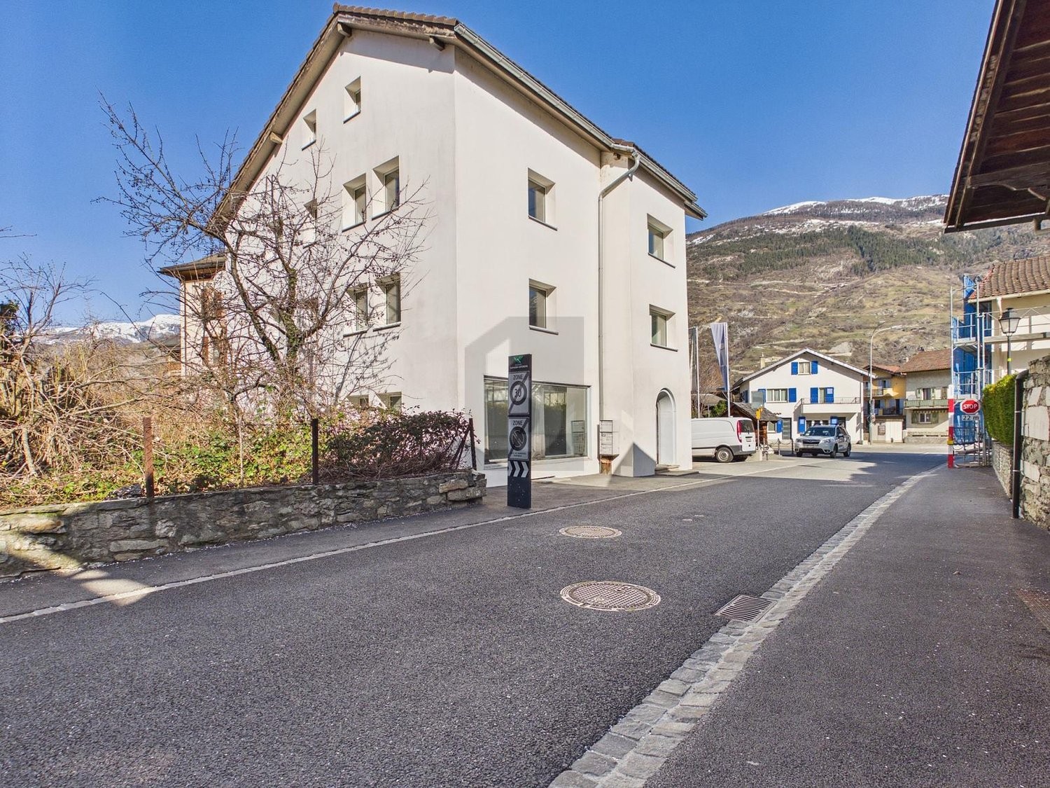12 rooms multi family house, Foto 2 von 4