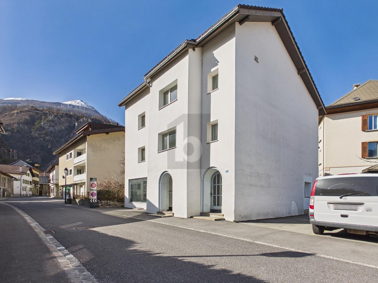 12 rooms multi family house, Foto 1 von 4