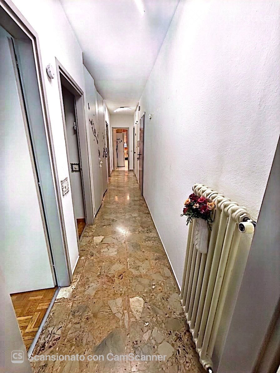 4-Zimmer-Wohnung
TOP-ANGEBOT!!
Wohnung 100 mq, 3,5 Zimmer mit PRIVAT-GARAGE, in ruhiger Zone und Eingang mit Fernbedienung, komplett möbliert, an alle wichtigen Dienstleistungen angebunden.
Nur 2000 chf ALLES INKLUSIVE und OHNE NACHZAHLUNG !!!
bestehend aus:
2 geräumige Schlafzimmer
grosses Woh, Foto 2 von 10