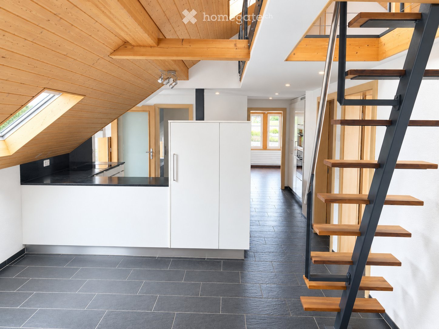 5 rooms apartment