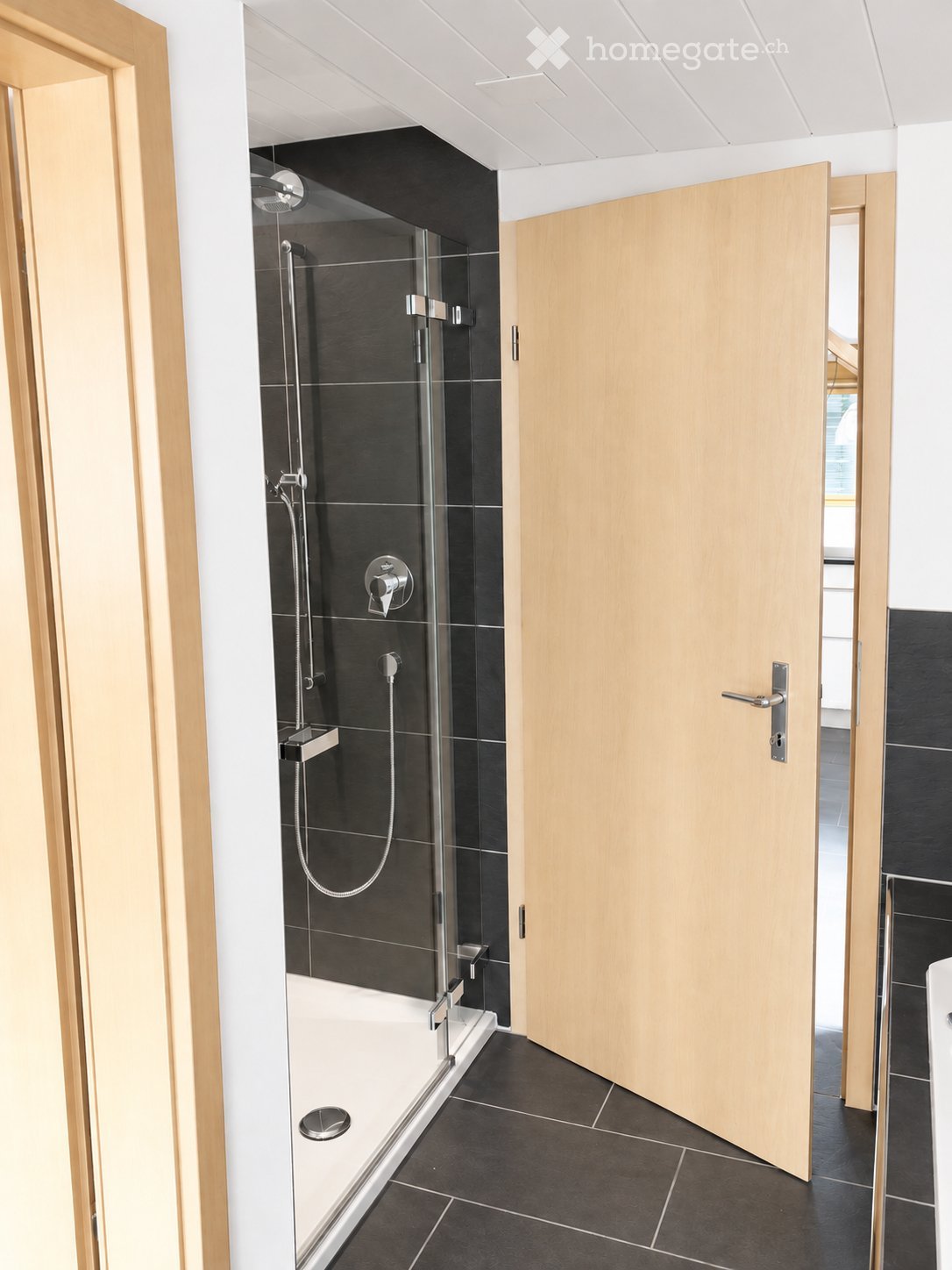 5 rooms apartment